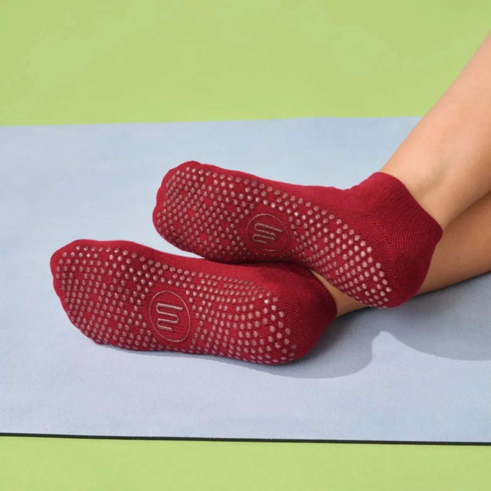 Classic Low Rise Grip Socks - (Barre / Pilates)