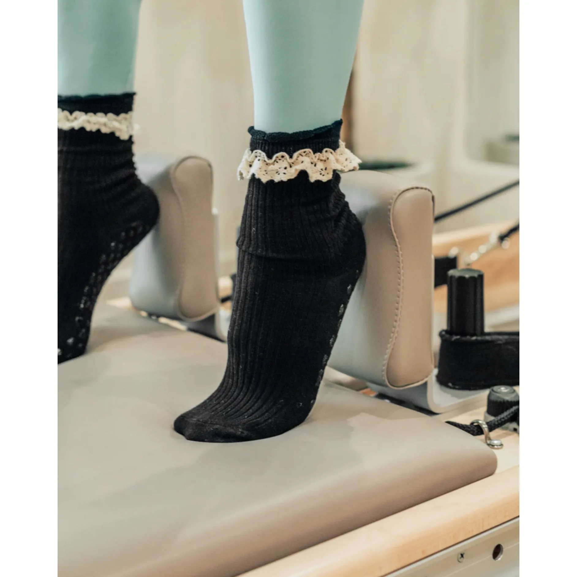 Lace Ankle - Grip Sock (Barre / Pilates)