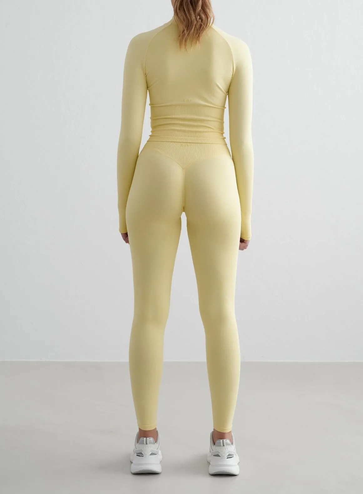 Mellow Shape Seamless Zip Jacket